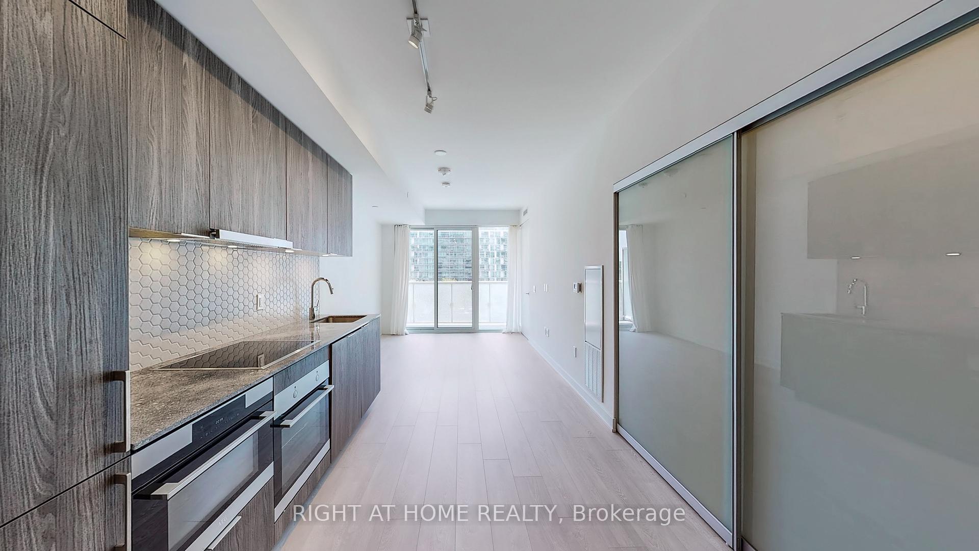 2 Bedrooms Condo at 15 Queens, Toronto For sale