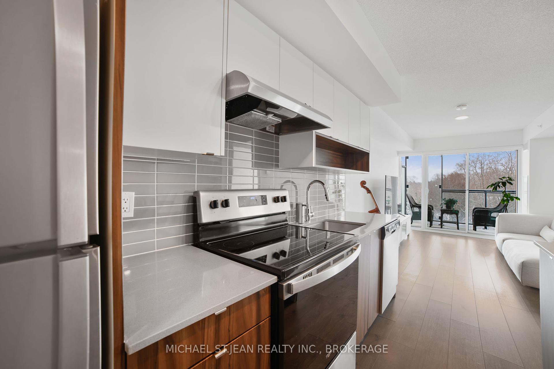 1 Bedroom Condo at 1119 Cooke,  Burlington For sale