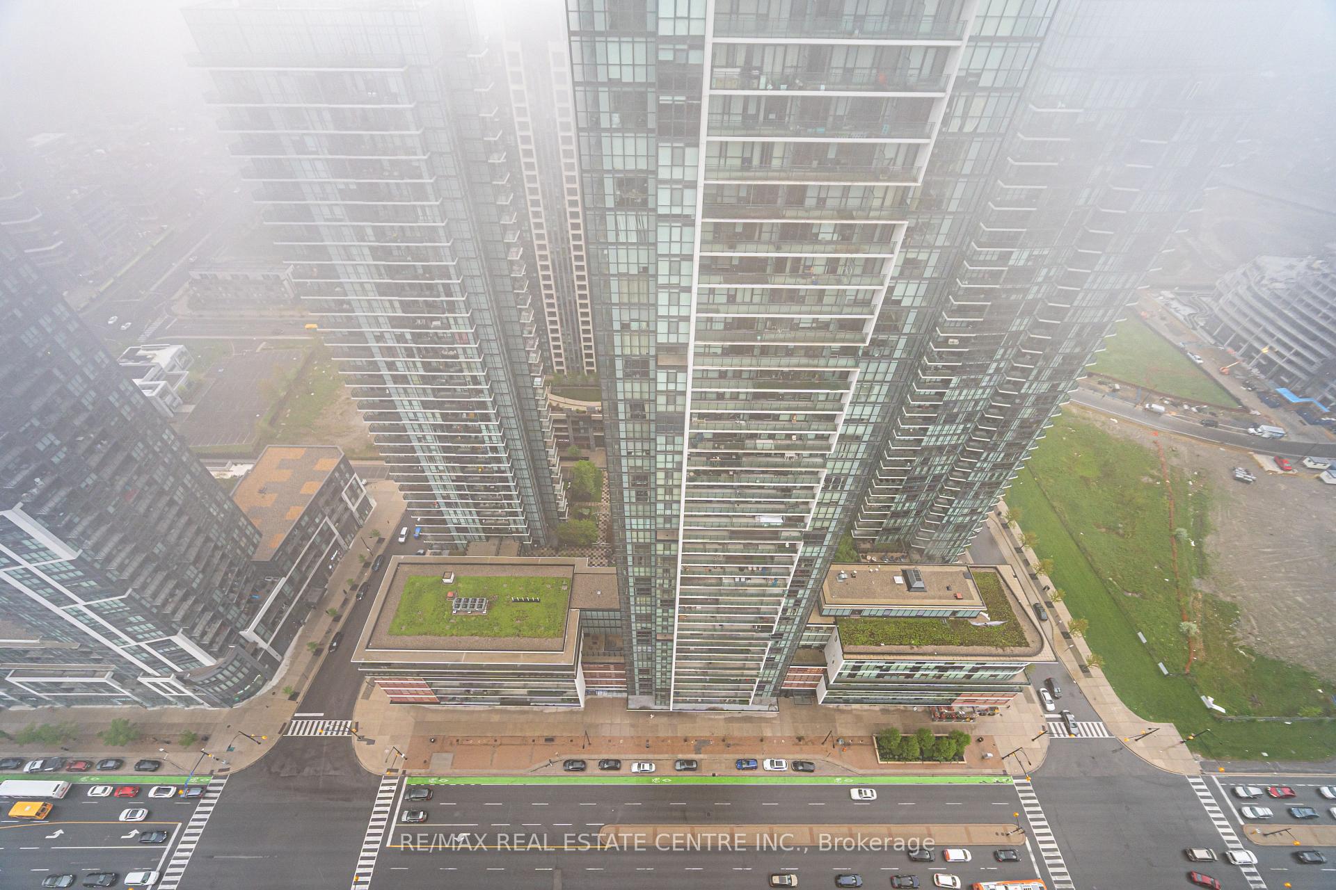 2 Bedrooms Condo at 4065 Confederation, Mississauga For sale
