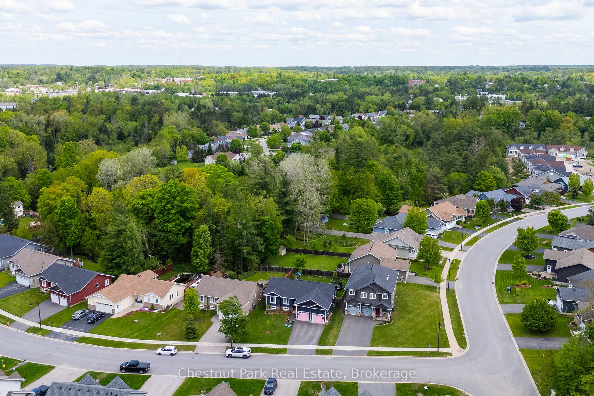 3 Macarthur Drive, Bracebridge, ON P1L 0A8