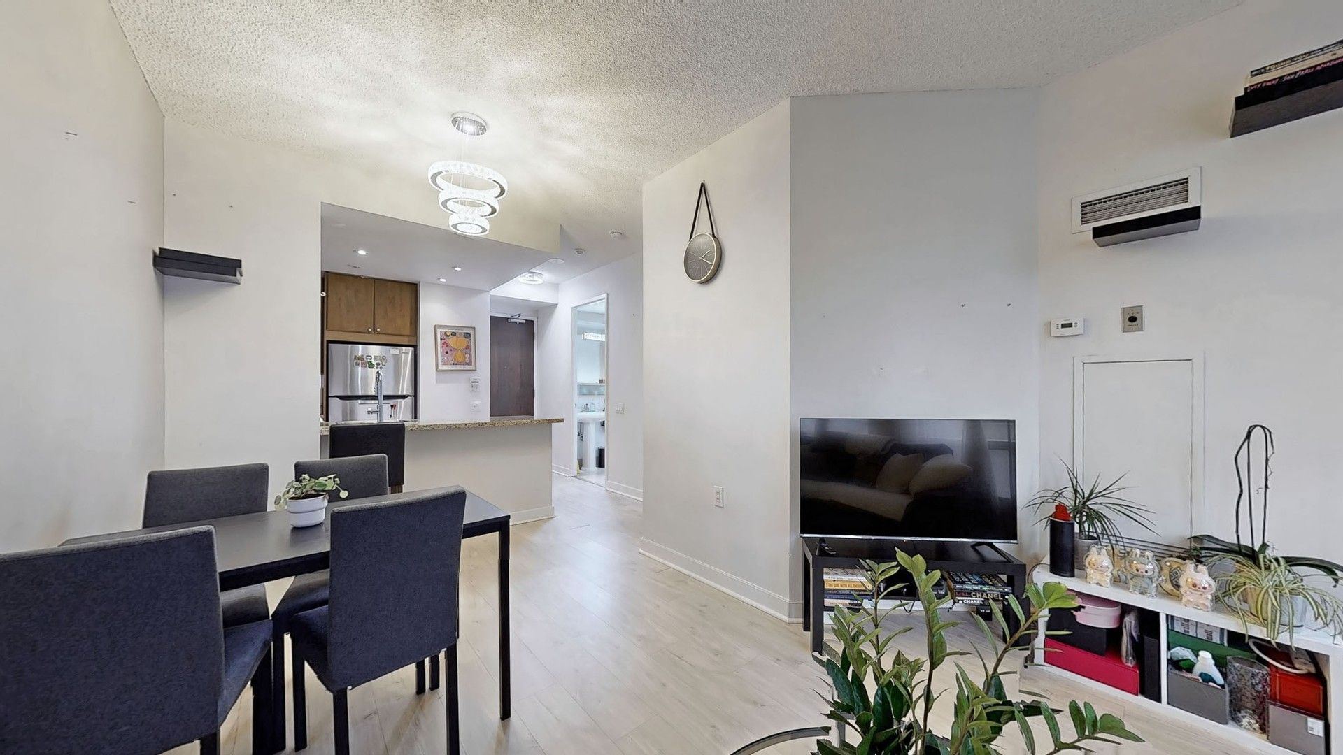 85 Bloor Street E 903