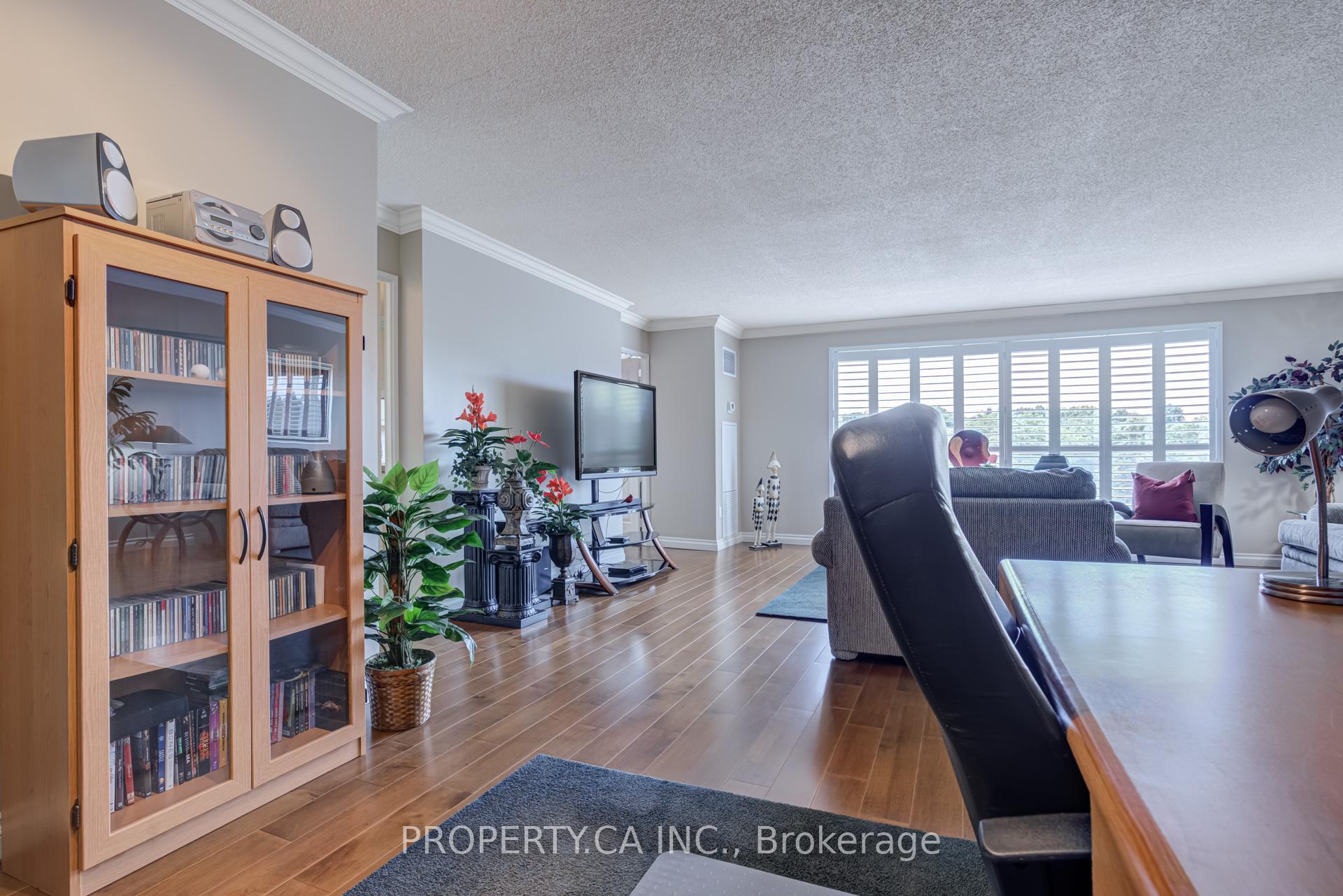 3 Bedrooms Condo at 1700 The Collegeway, Mississauga For sale