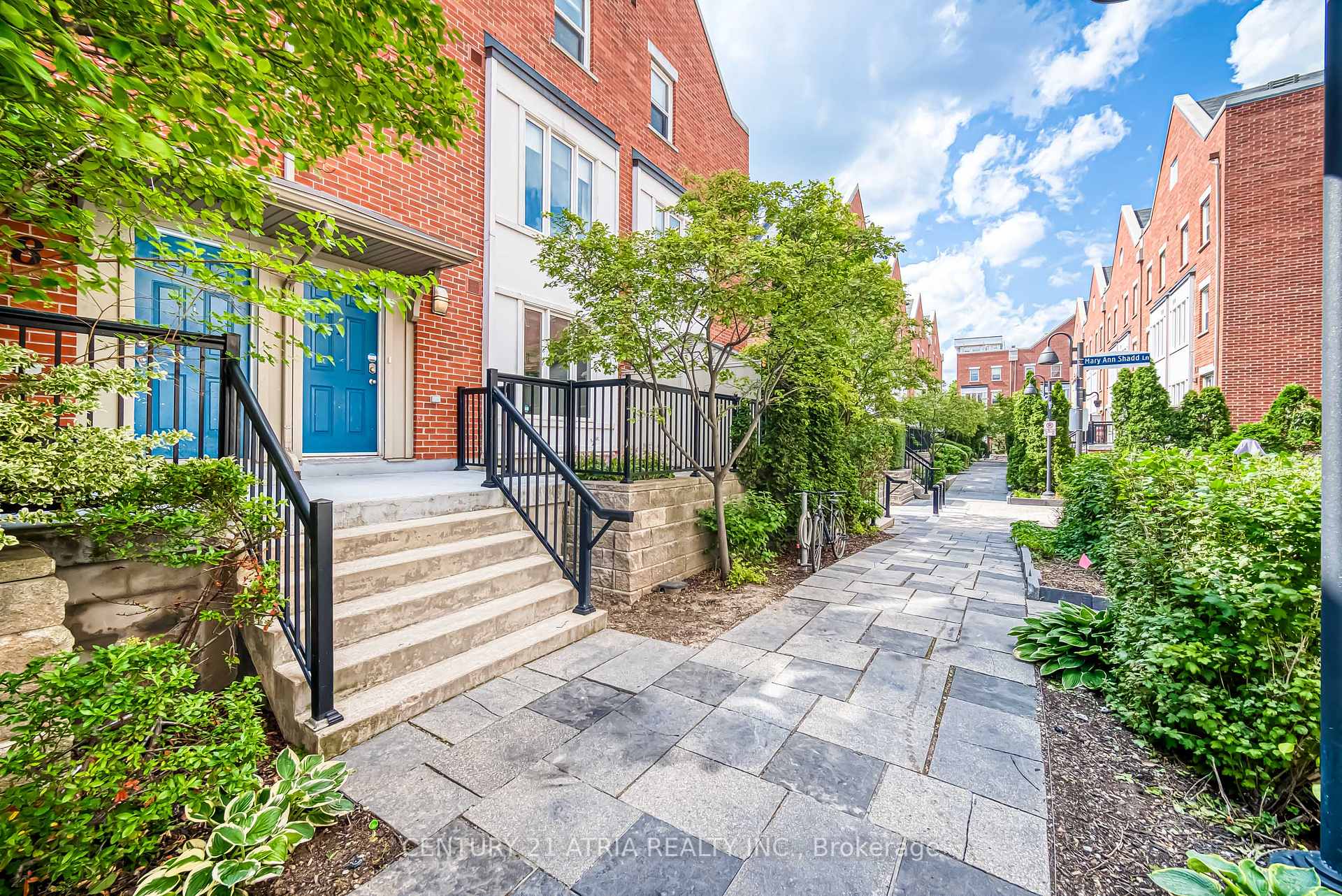 2 Bedrooms Condo at 8 Frances Loring, Toronto For sale