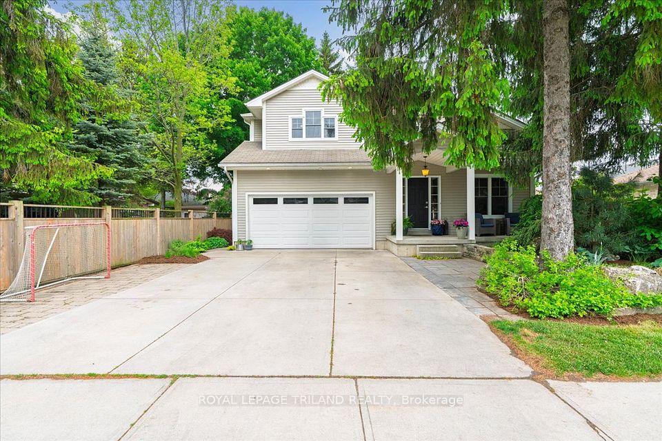 215 Deruiter Drive, Strathroy-Caradoc, ON N7G 4A6