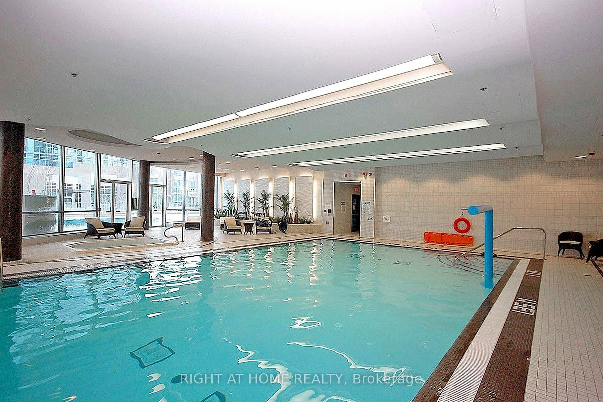 2 Bedrooms Condo at 70 Absolute, Mississauga For sale