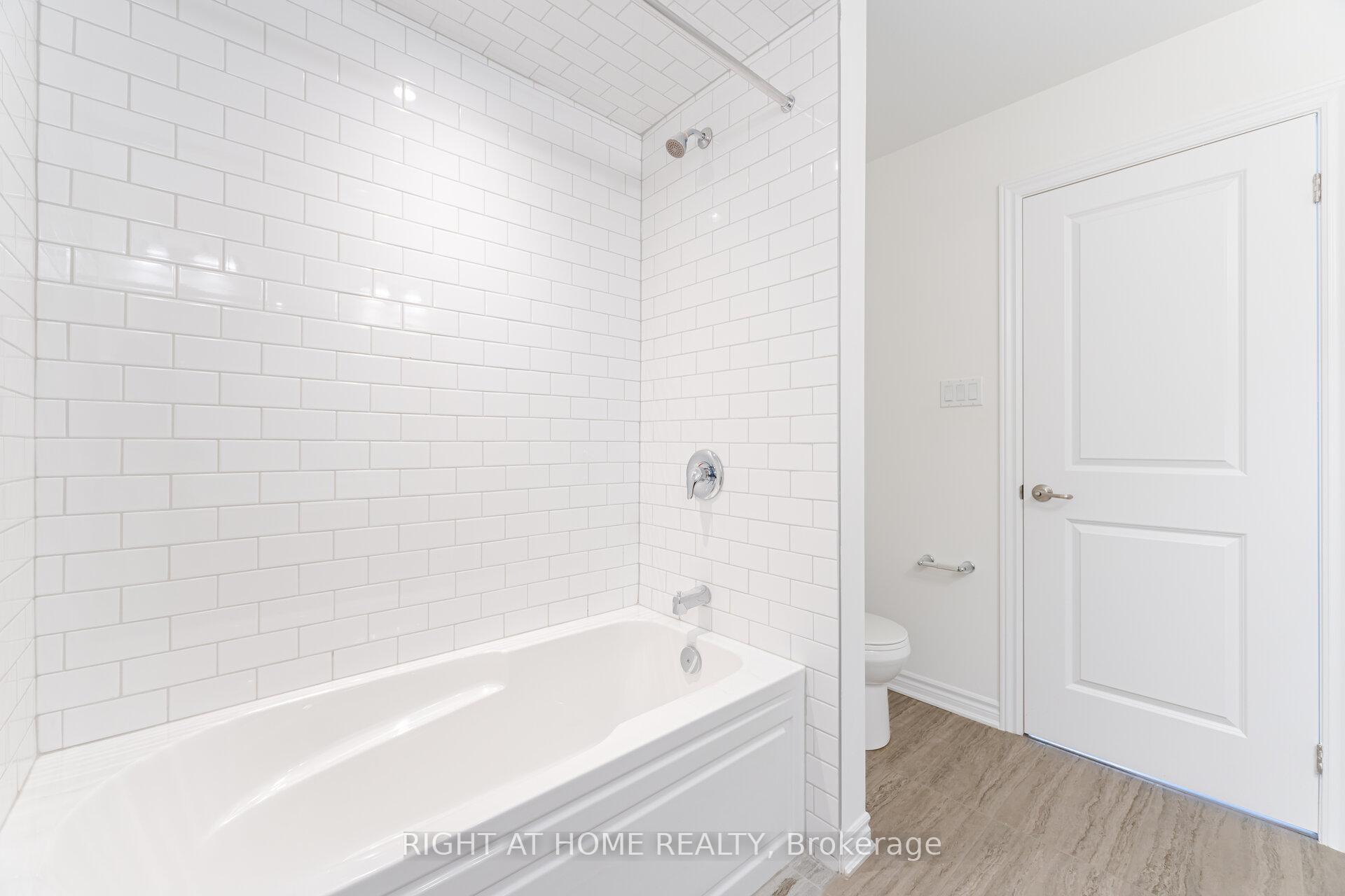 2 Bedrooms Condo at 305 Garner, Hamilton For sale