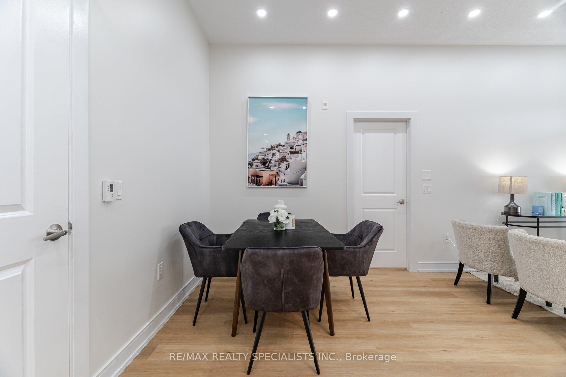 2 Bedrooms Condo at 2326 TAUNTON, Oakville For sale