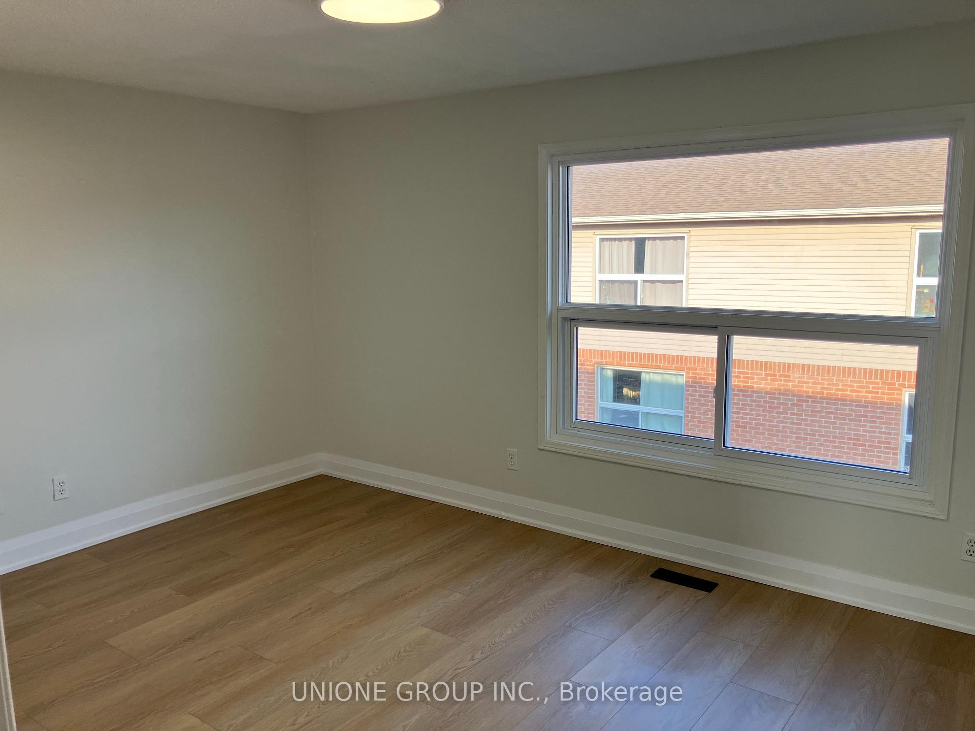 3 Bedrooms Condo at 1570 Reeves, Oakville For sale