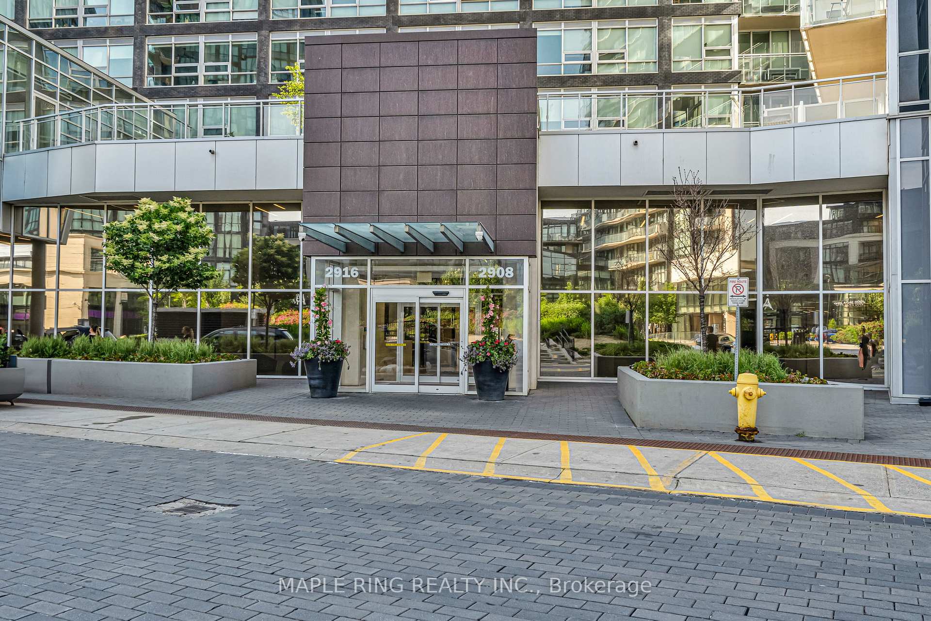 3 Bedrooms Condo at 2908 Highway 7, Vaughan For sale