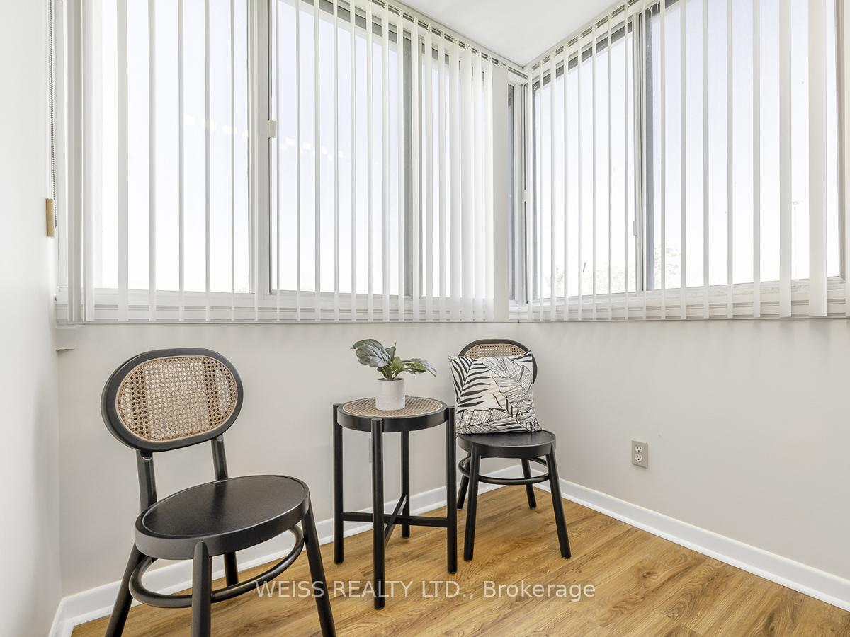 3 Bedrooms Condo at 150 Neptune,  Toronto For sale