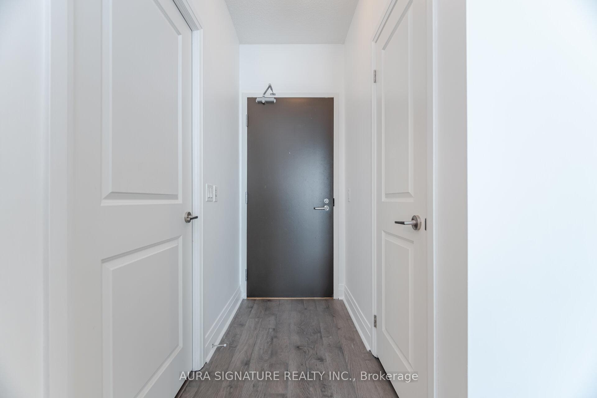 2 Bedrooms Condo at 15 Zorra, Toronto For sale