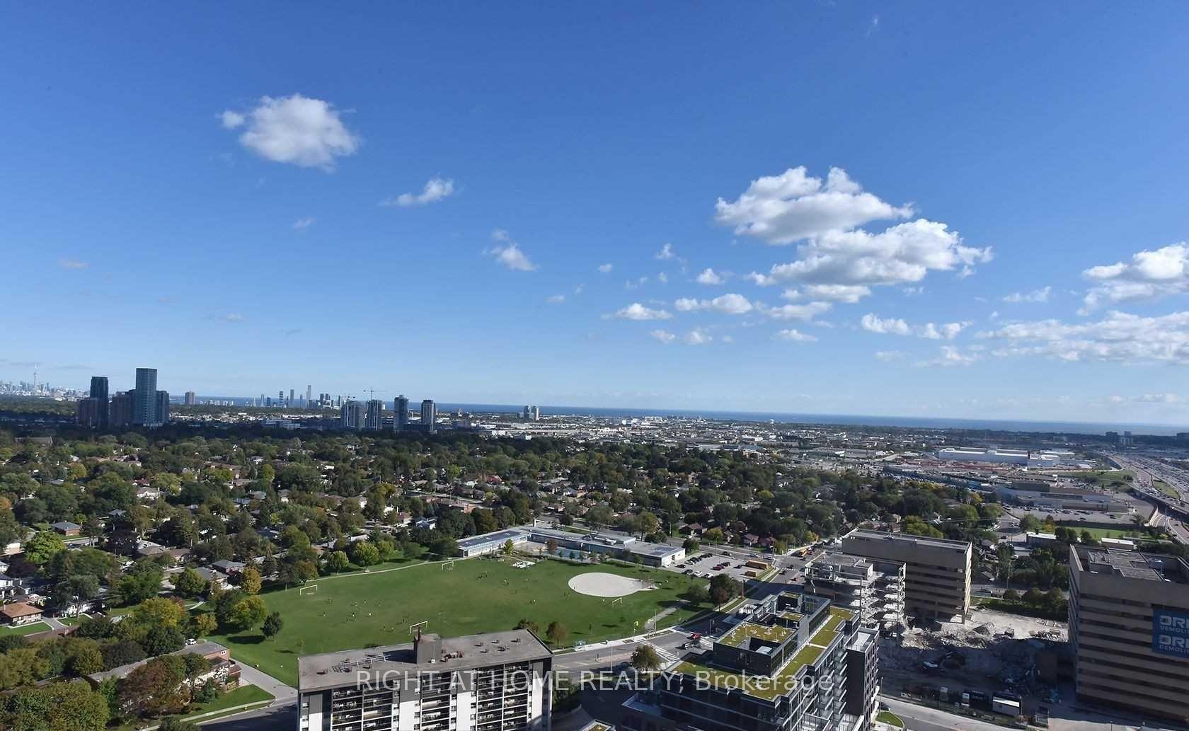 2 Bedrooms Condo at 9 Valhalla Inn, Toronto For sale