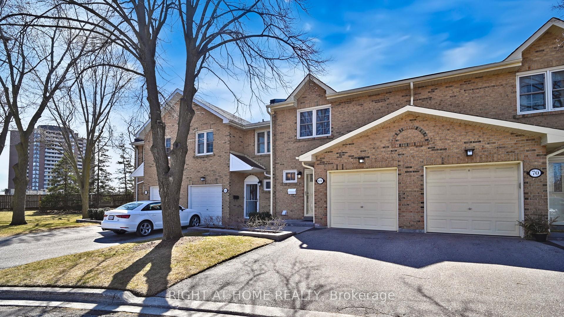 3 Bedrooms Condo at 1951 Rathburn, Mississauga For sale