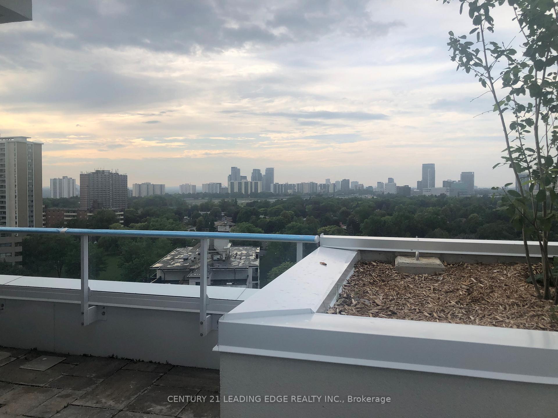 2 Bedrooms Condo at 10 Deerlick,  Toronto For sale