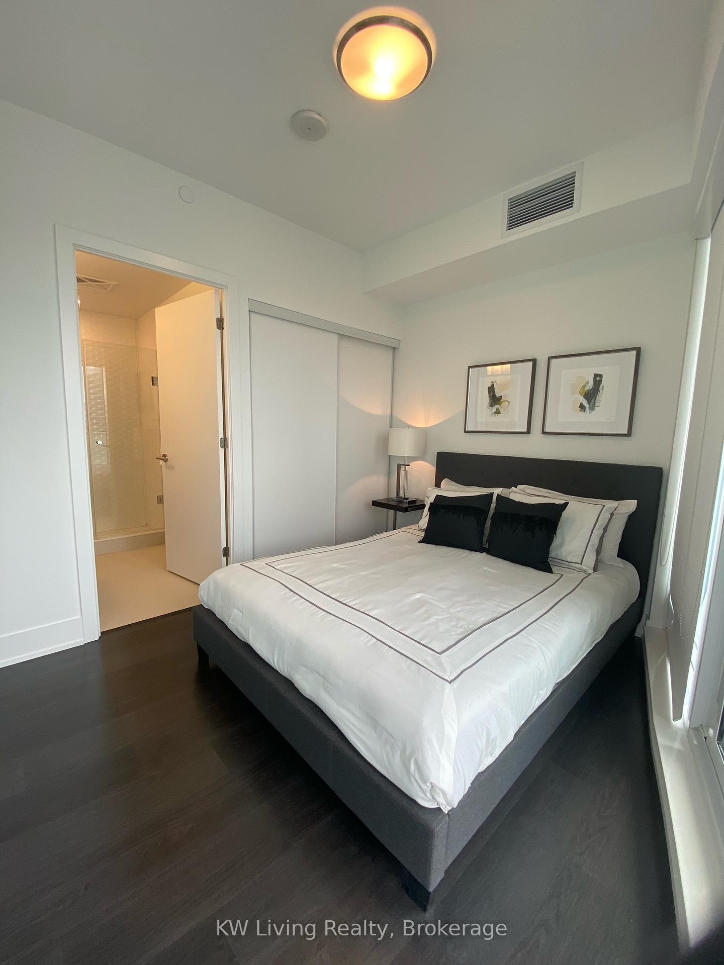 2 Bedrooms Condo at 403 Church, Toronto For sale