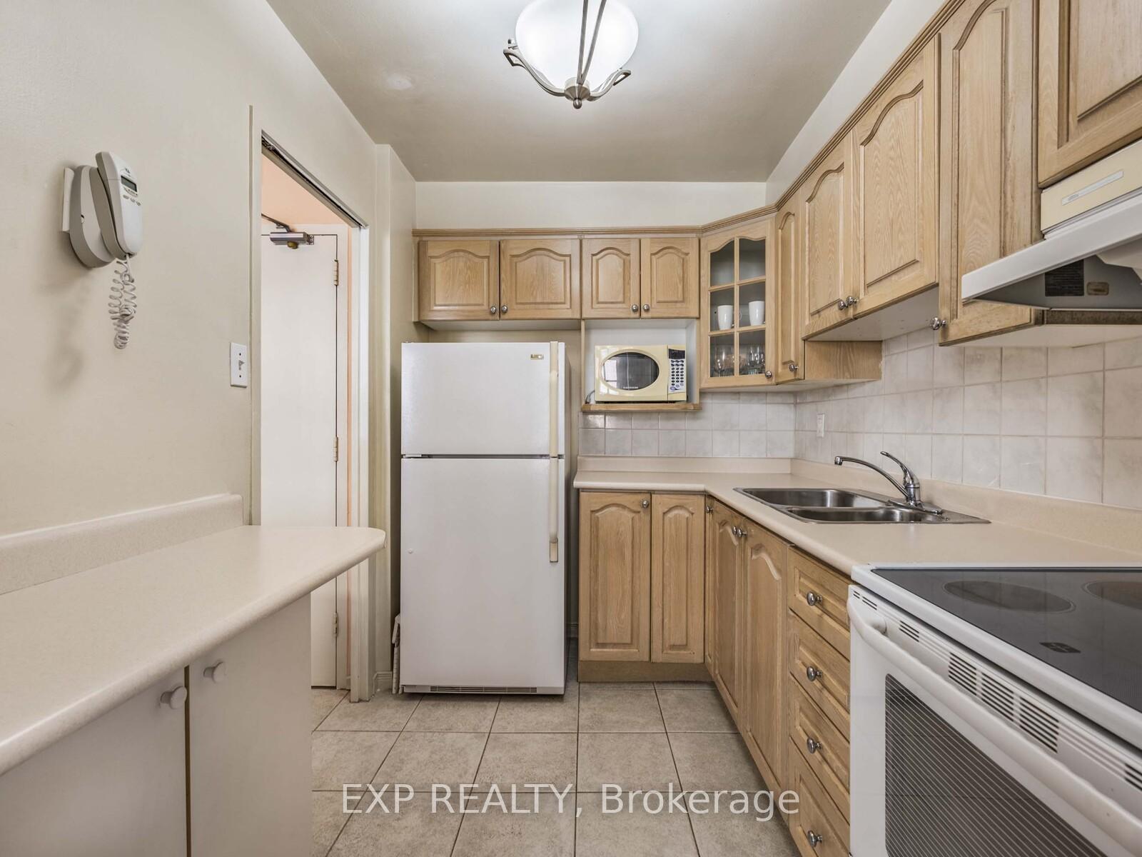 2 Bedrooms Co-op at 30 Gloucester, Toronto For sale