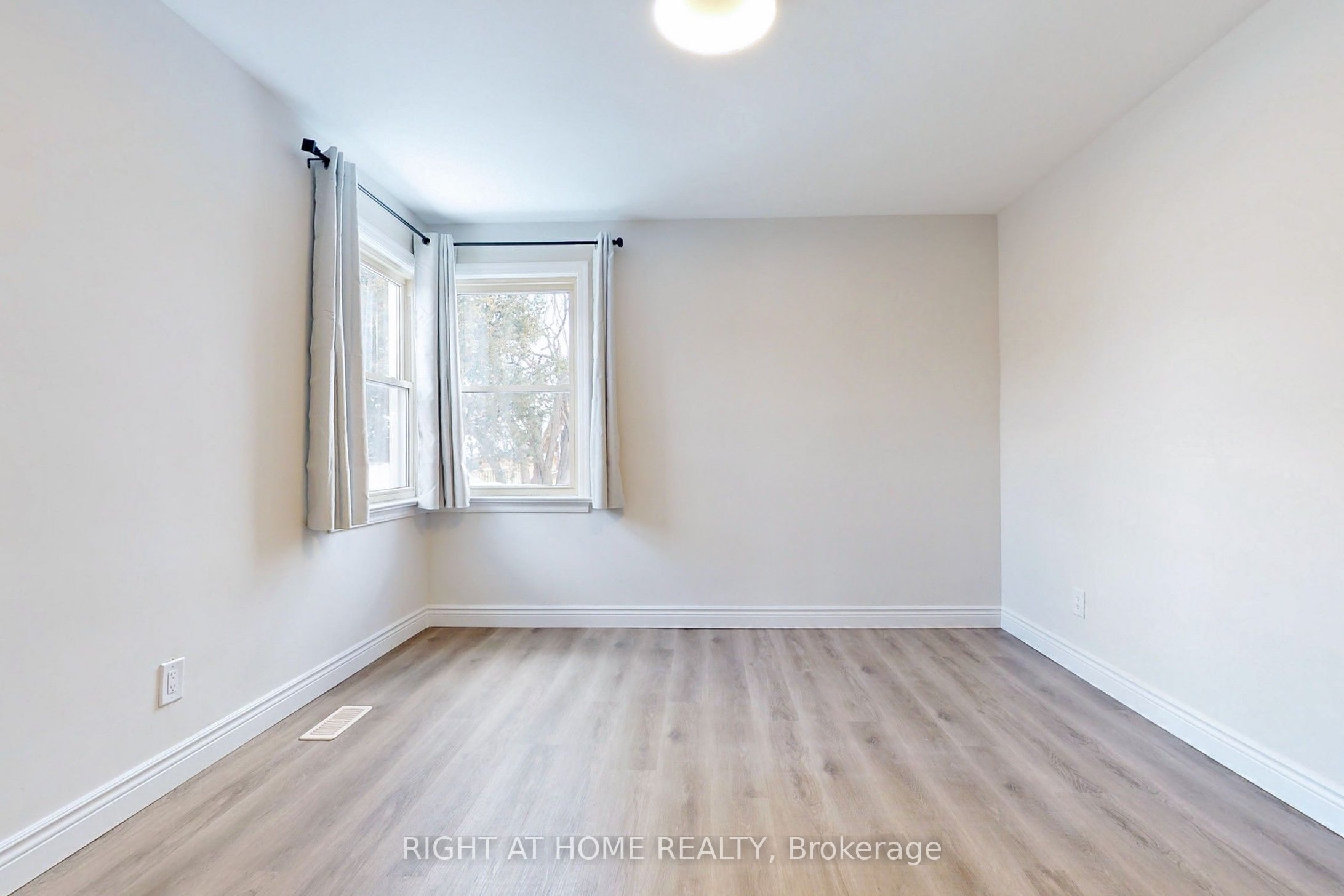7 Rothwell Road, #Main