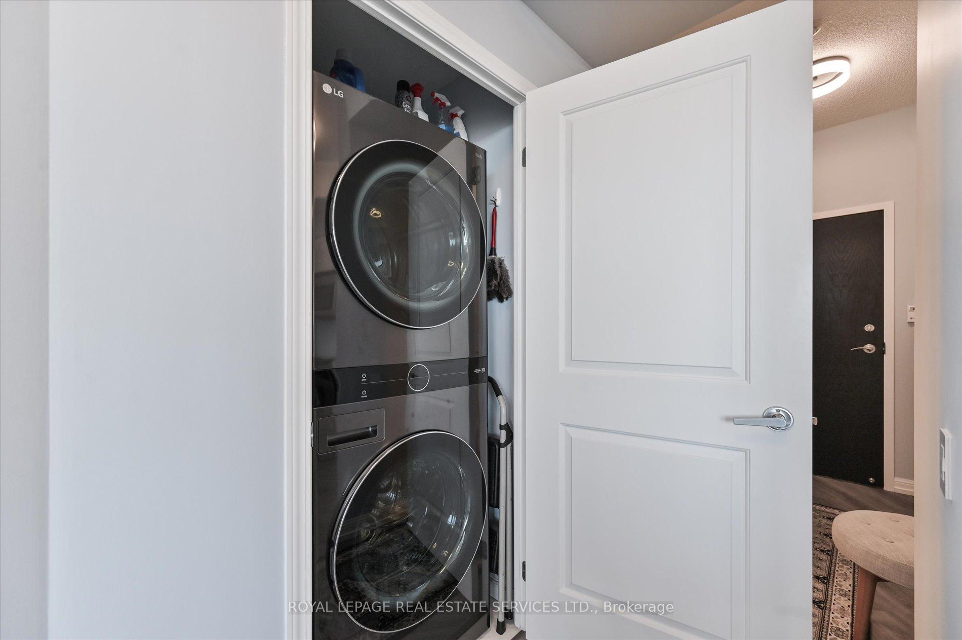 1 Bedroom Condo at 15 Windermere,  Toronto For sale