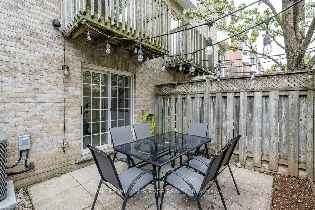 2 Bedrooms Condo at 3480 Upper Middle, Burlington For sale