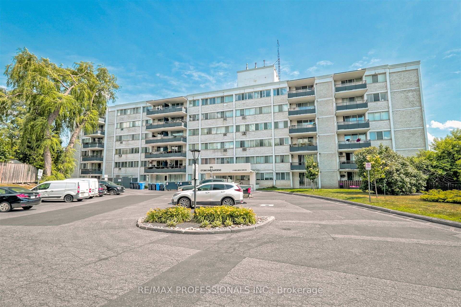 3 Bedrooms Condo at 11 Neilson, Toronto For sale