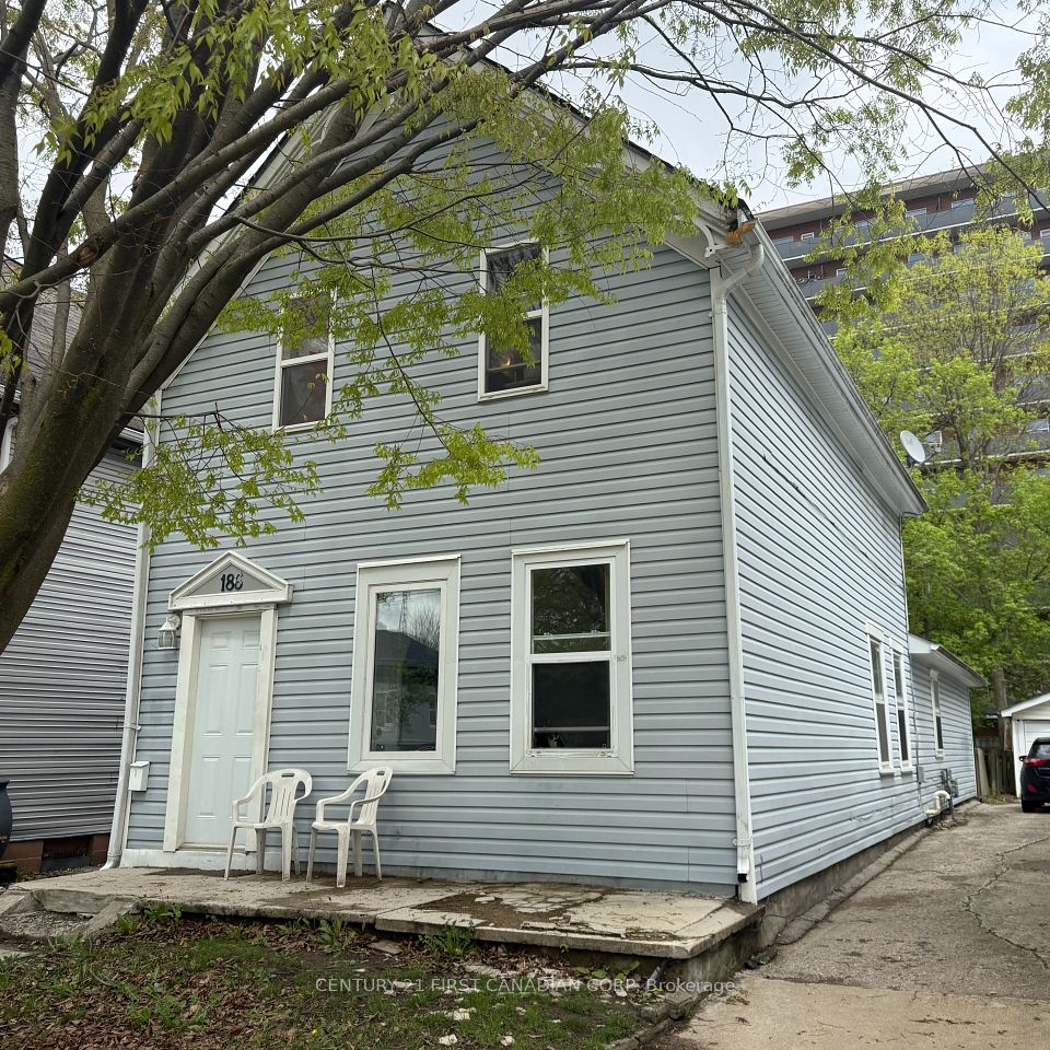 186 Clarence