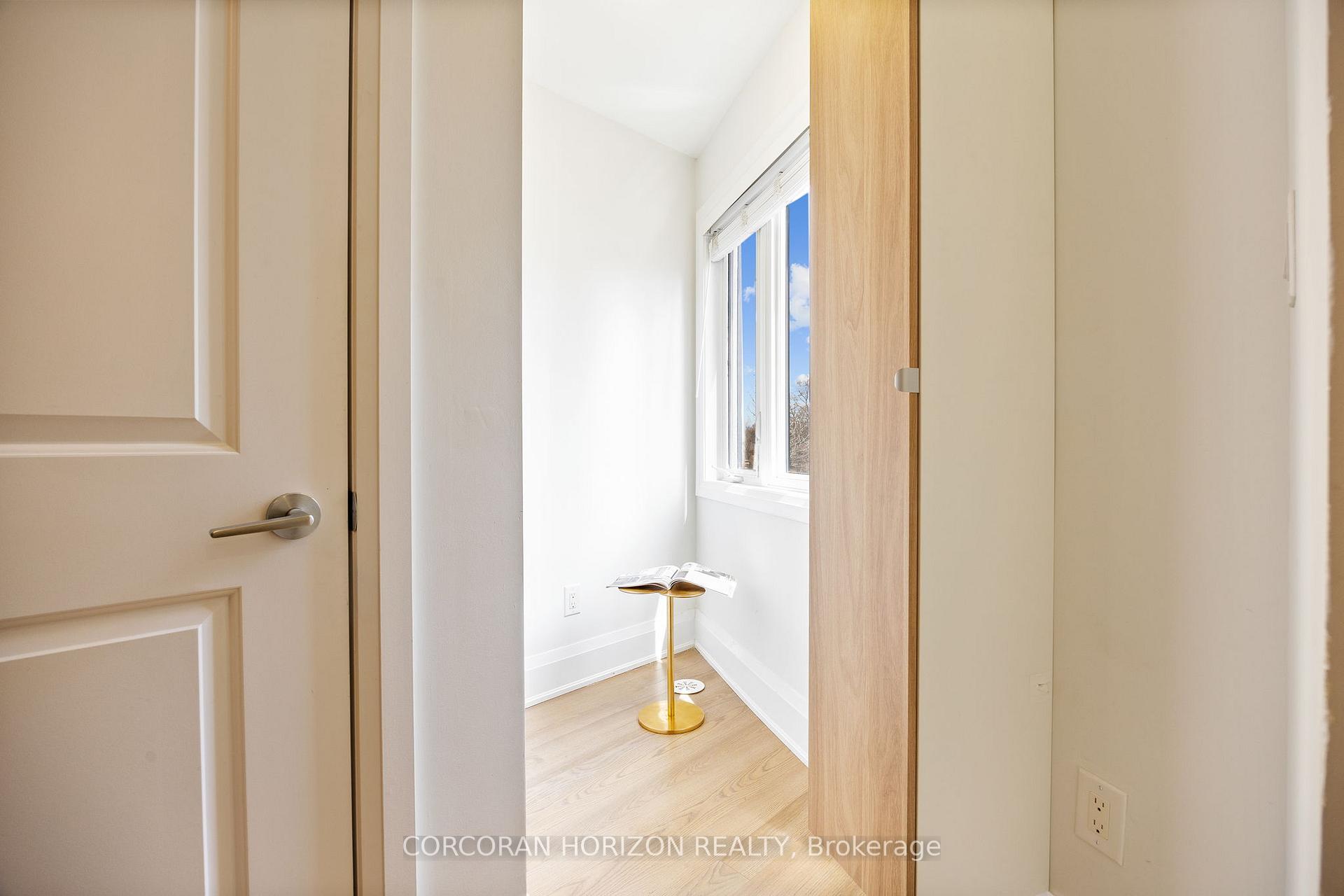 4 Bedrooms Condo at 9 Oakburn, Toronto For sale