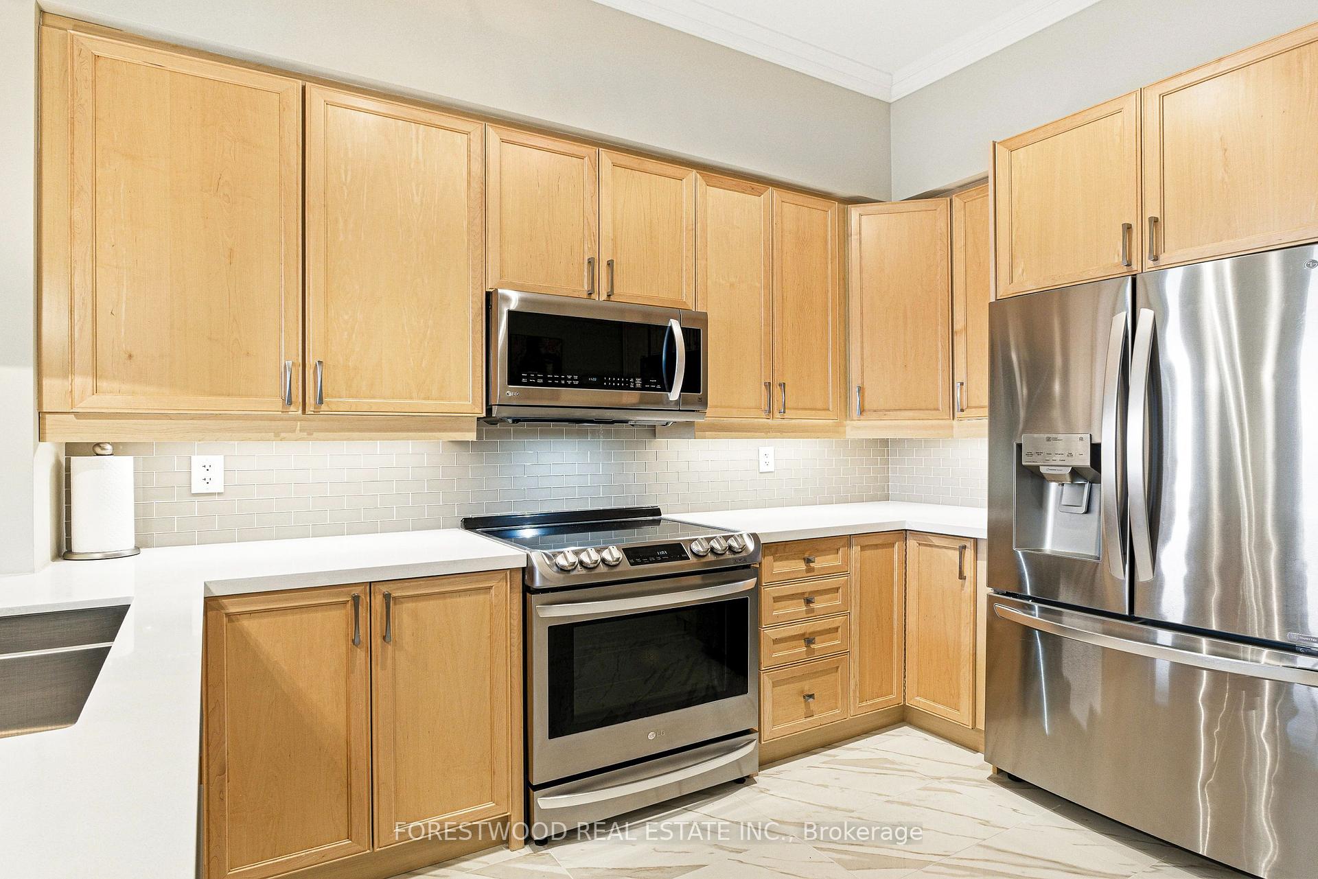2 Bedrooms Condo at 80 Port, Mississauga For sale