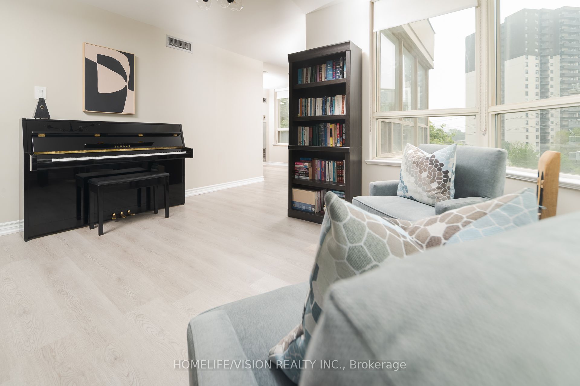 7 Townsgate Drive, #413