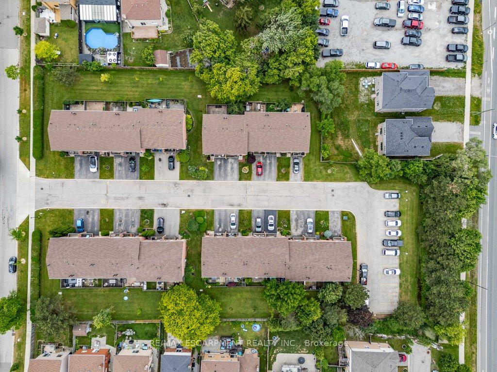 3 Bedrooms Condo at 29 HERITAGE, Hamilton For sale