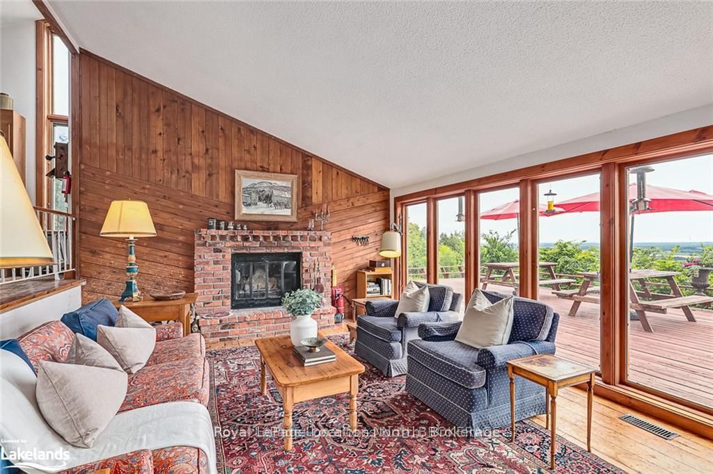 795310 The Blue Mountains Clearview Townline