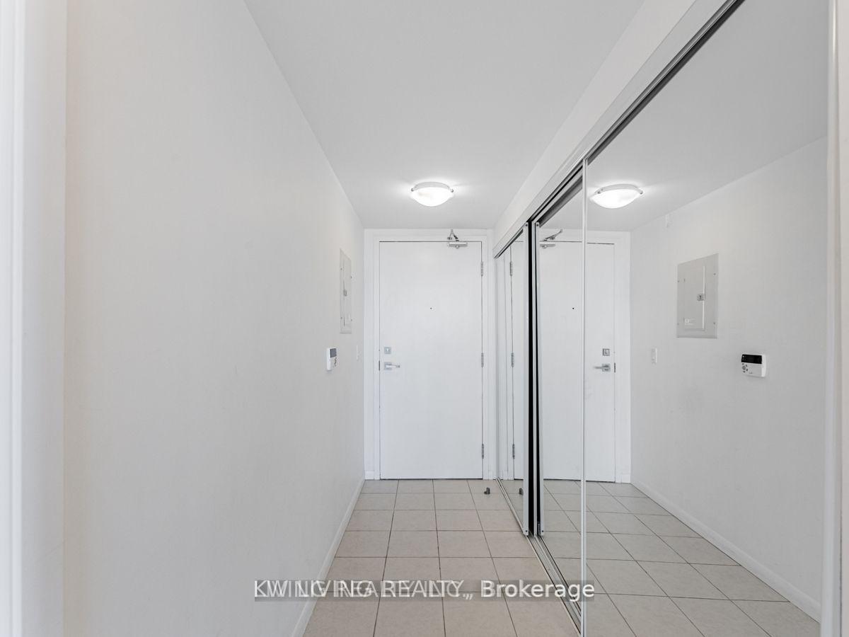 2 Bedrooms Condo at 832 Bay,  Toronto For sale
