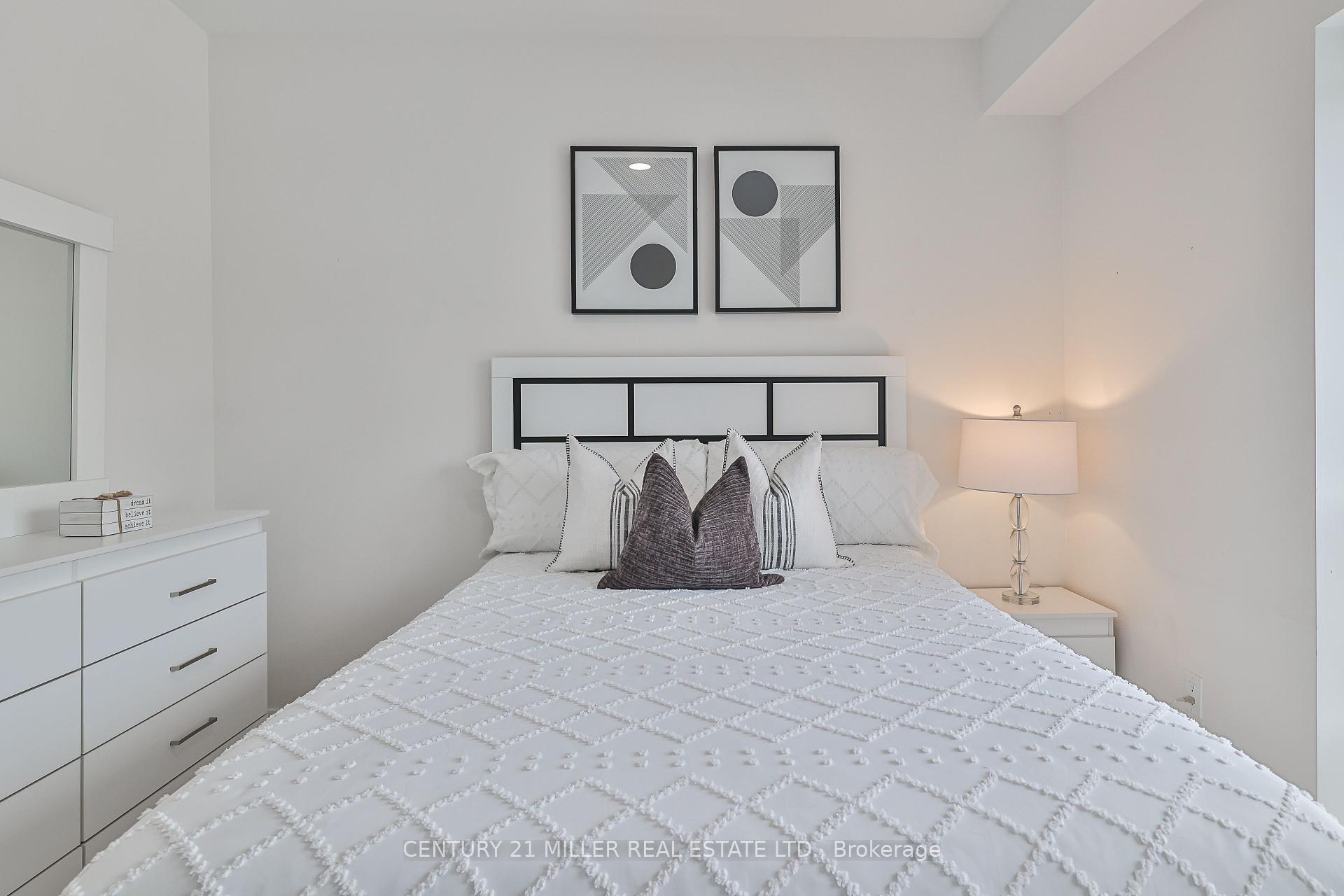 2 Bedrooms Condo at 4040 Upper Middle, Burlington For sale