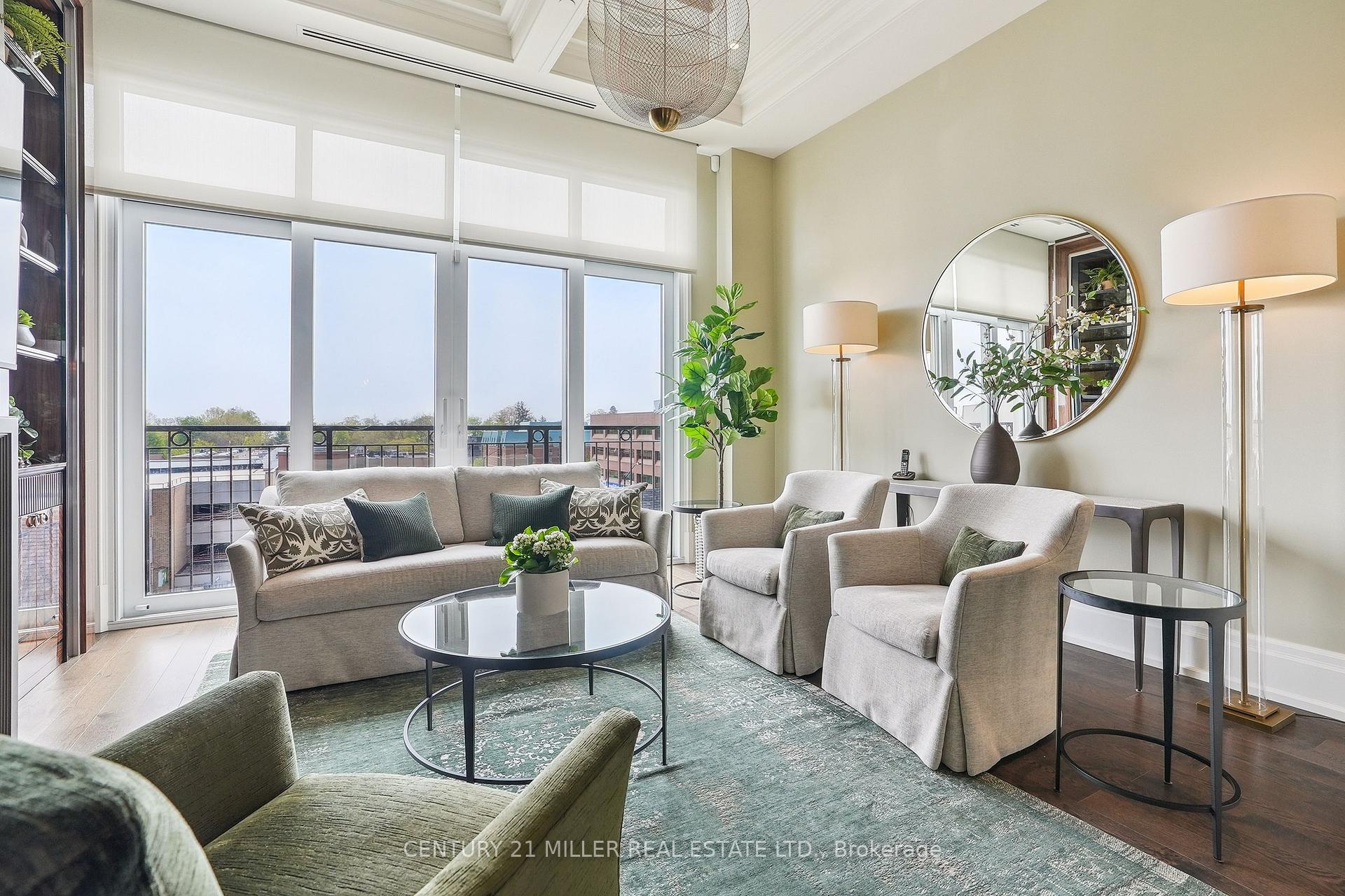2 Bedrooms Condo at 300 Randall, Oakville For sale