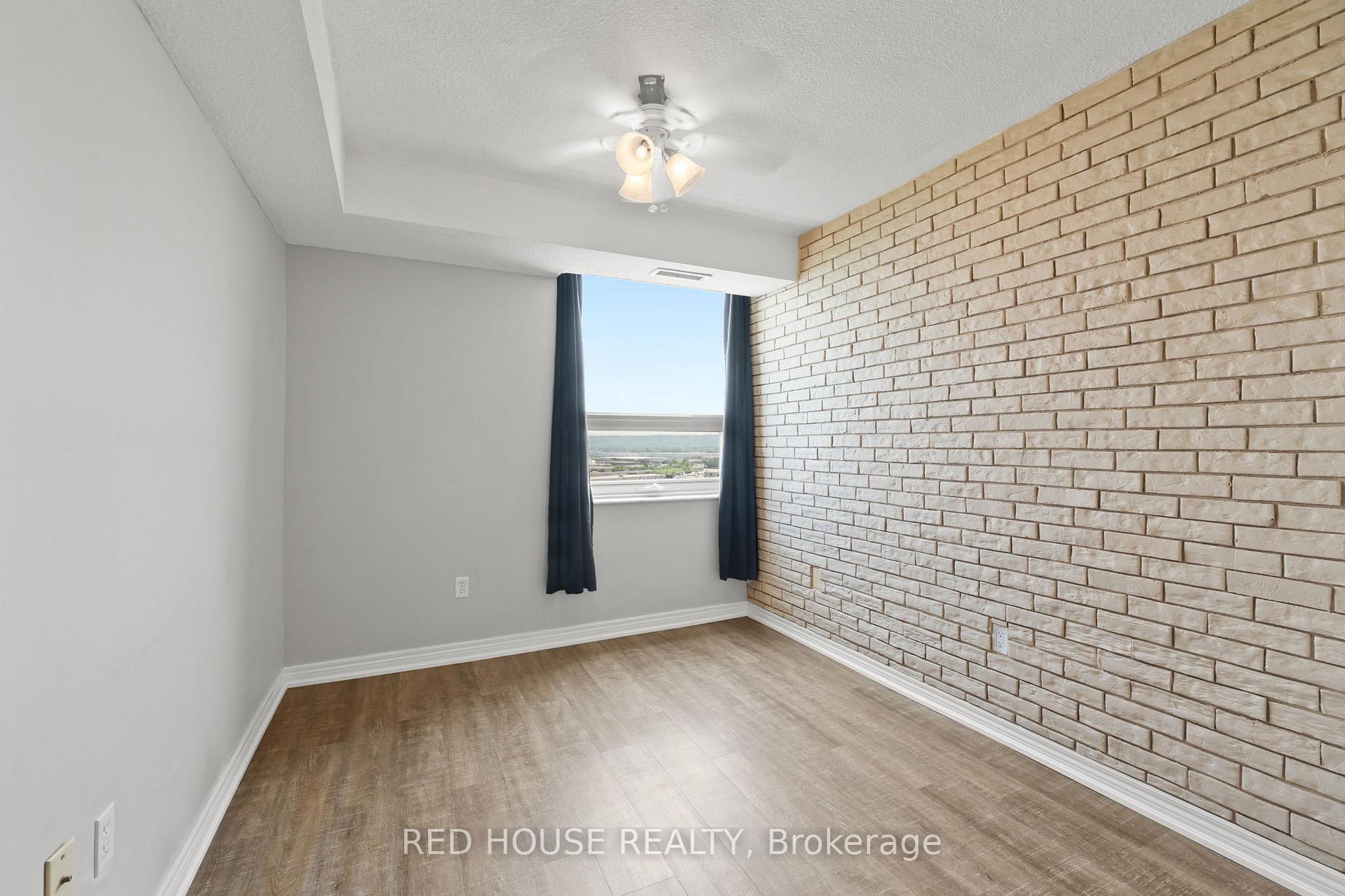 3 Bedrooms Condo at 500 Green, Hamilton For sale