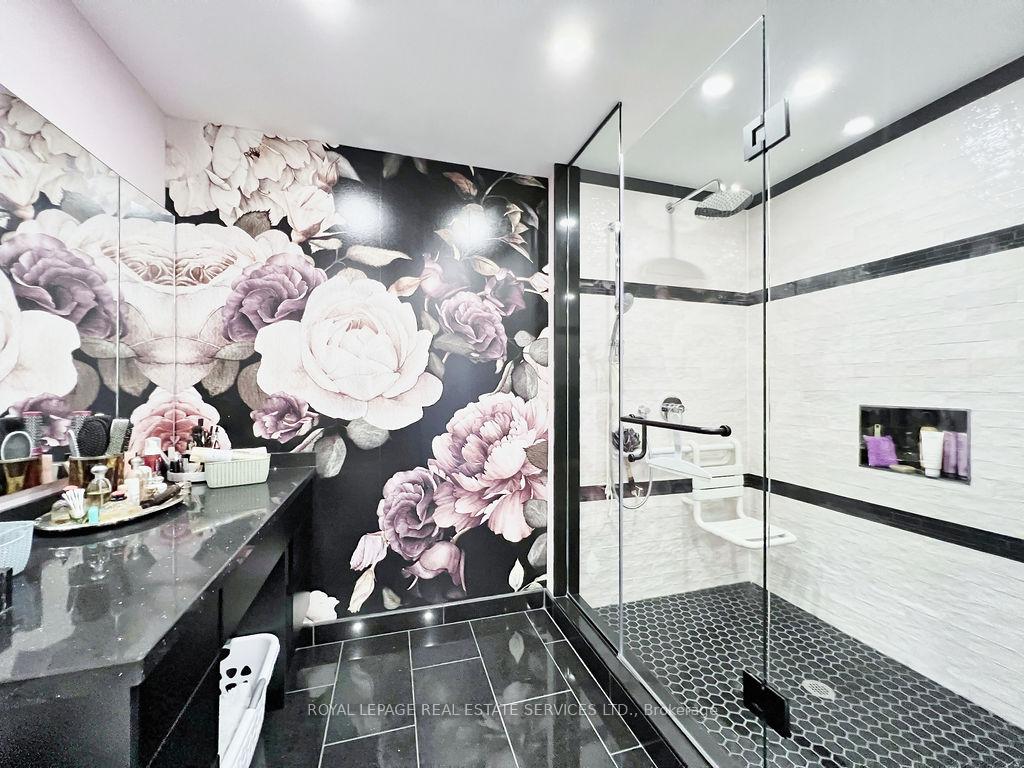 3 Bedrooms Condo at 5444 Yonge, Toronto For sale