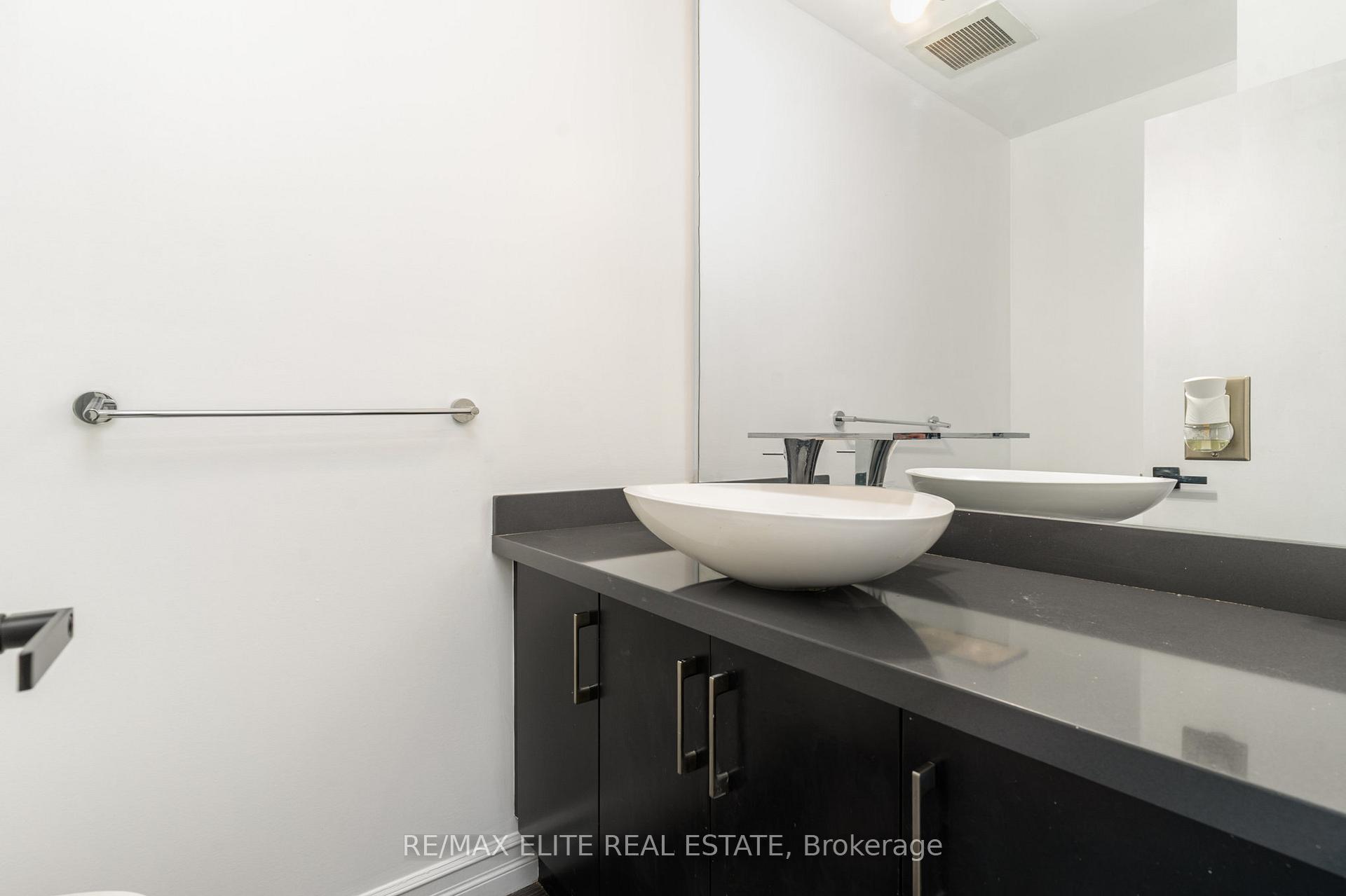 2 Bedrooms Condo at 201 Carlaw, Toronto For sale