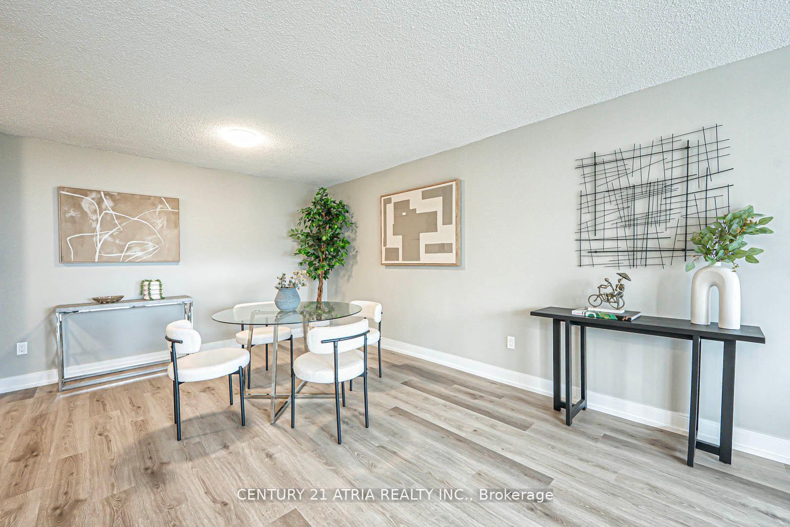 2 Bedrooms Condo at 350 Webb, Mississauga For sale