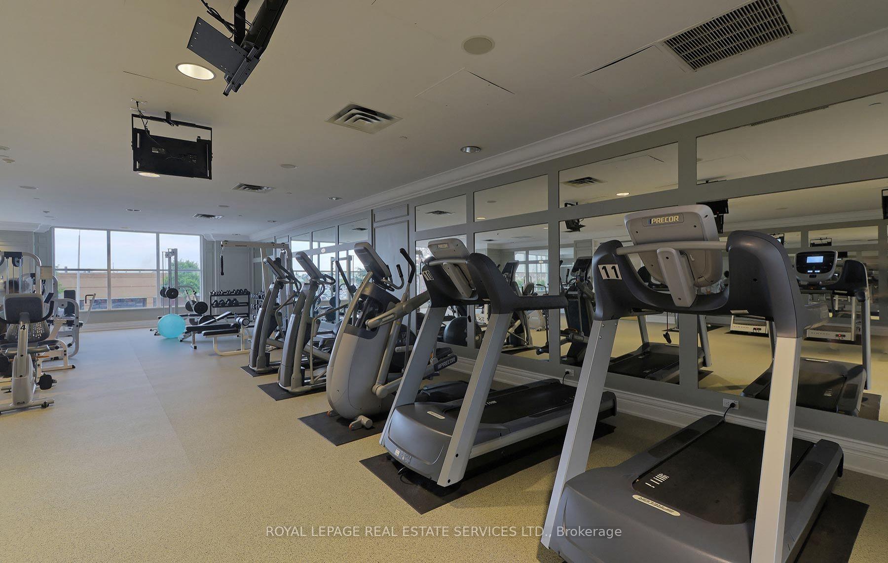 3 Bedrooms Condo at 25 Kingsbridge Garden, Mississauga For sale