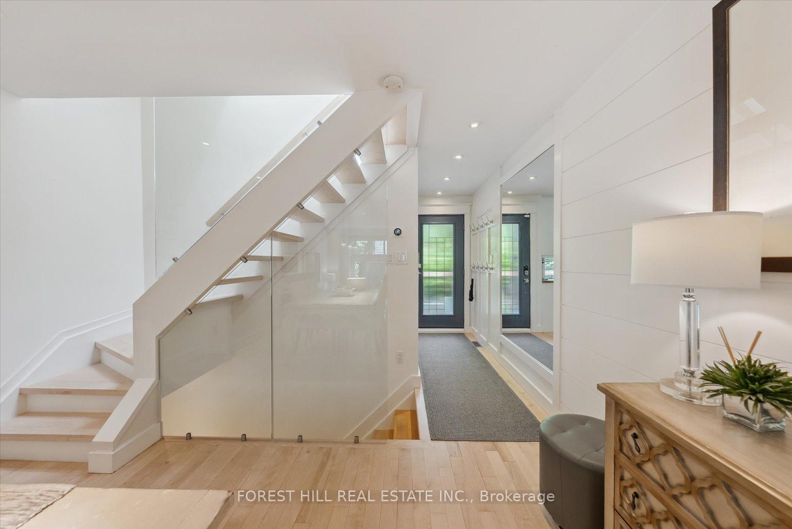 3 Bedrooms Condo at 10 Buller, Toronto For sale