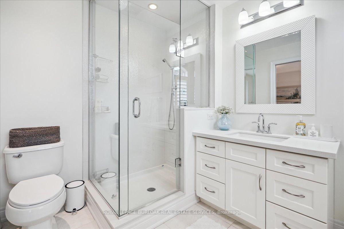 3 Bedrooms Condo at 2086 Ghent, Burlington For sale