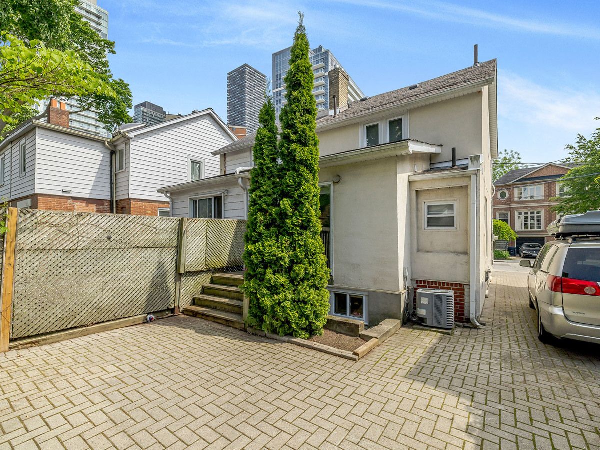 86 Helendale Avenue
