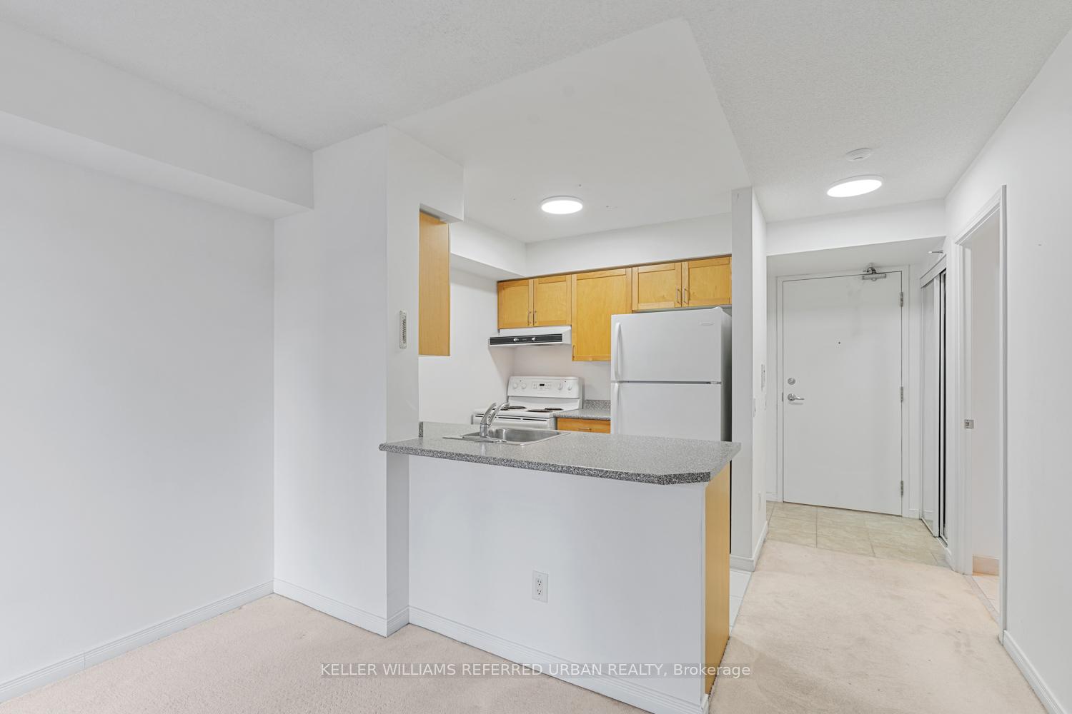 1 Bedroom Condo at 155 Beecroft, Toronto For sale