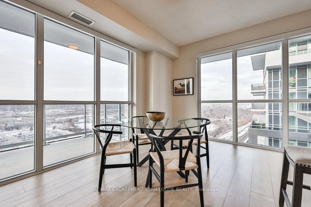 2 Bedrooms Condo at 2081 Fairview,  Burlington For sale
