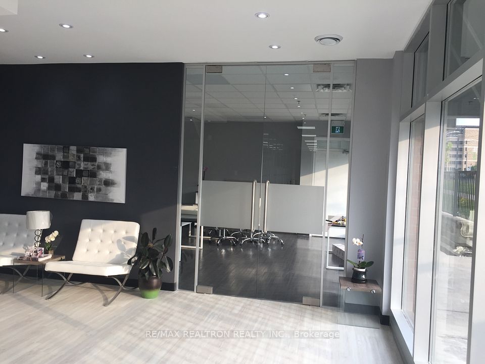 7595 Markham