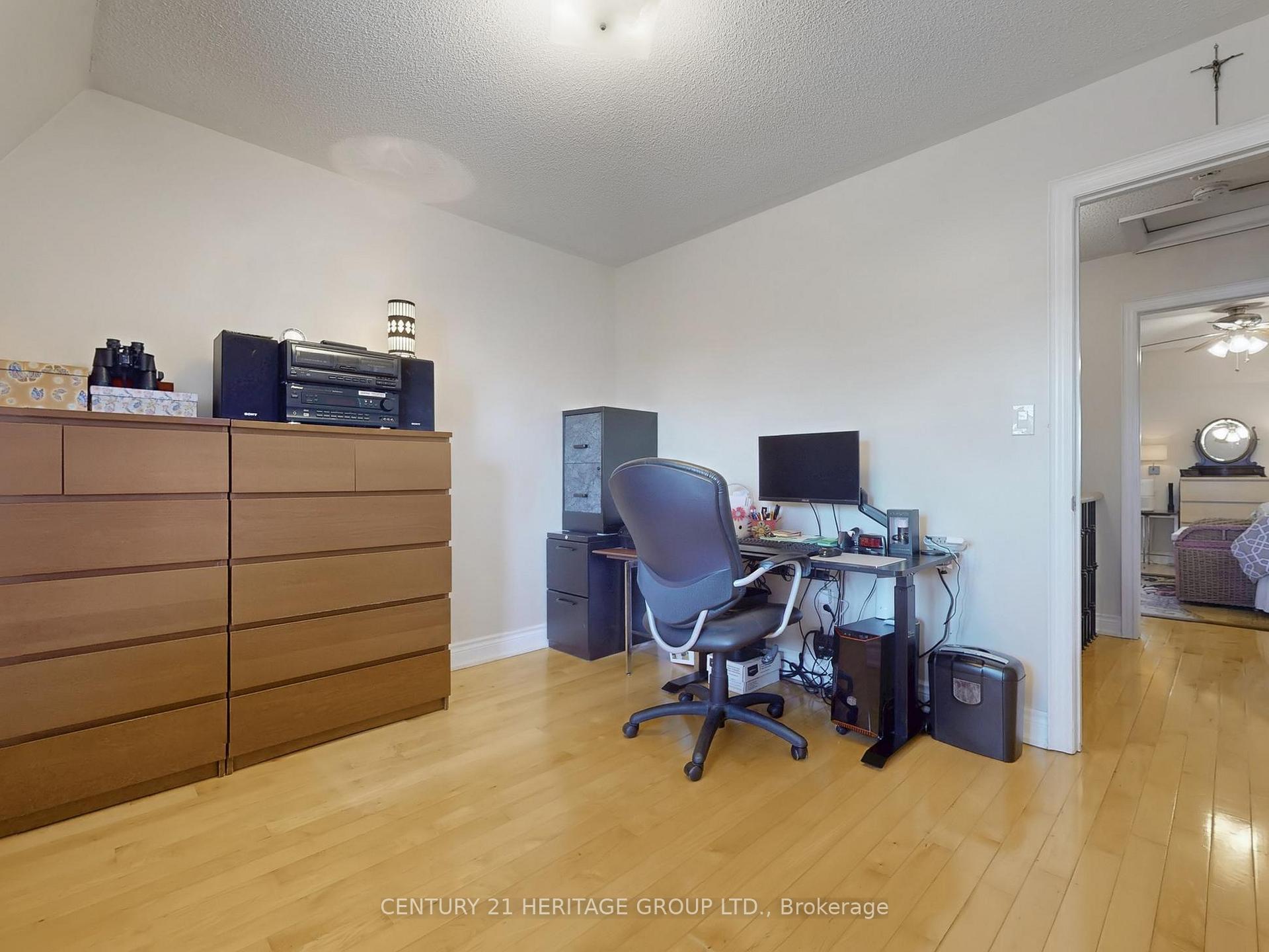 4 Bedrooms Condo at 127 Mill, Toronto For sale