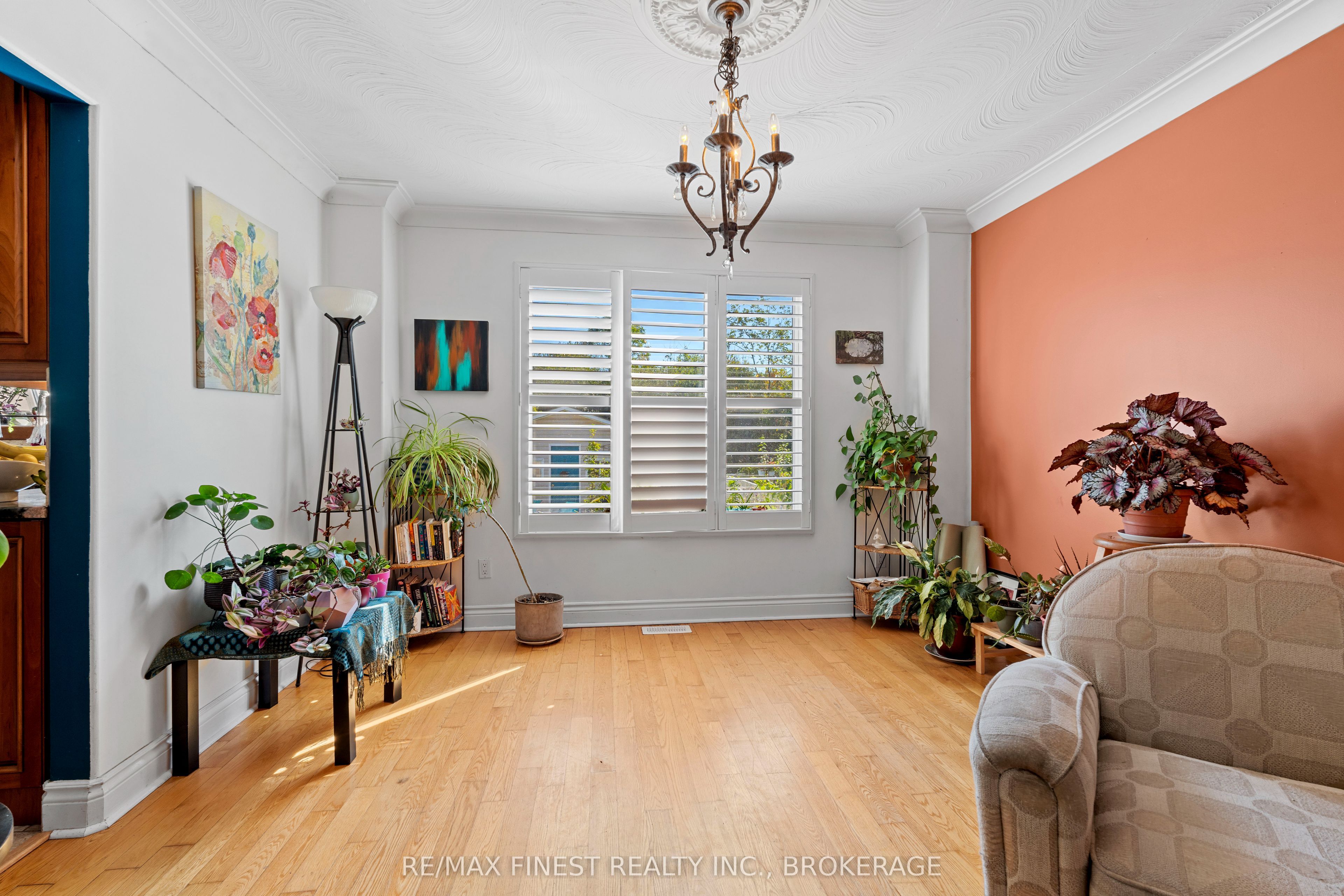 688 PARKSIDE Crescent