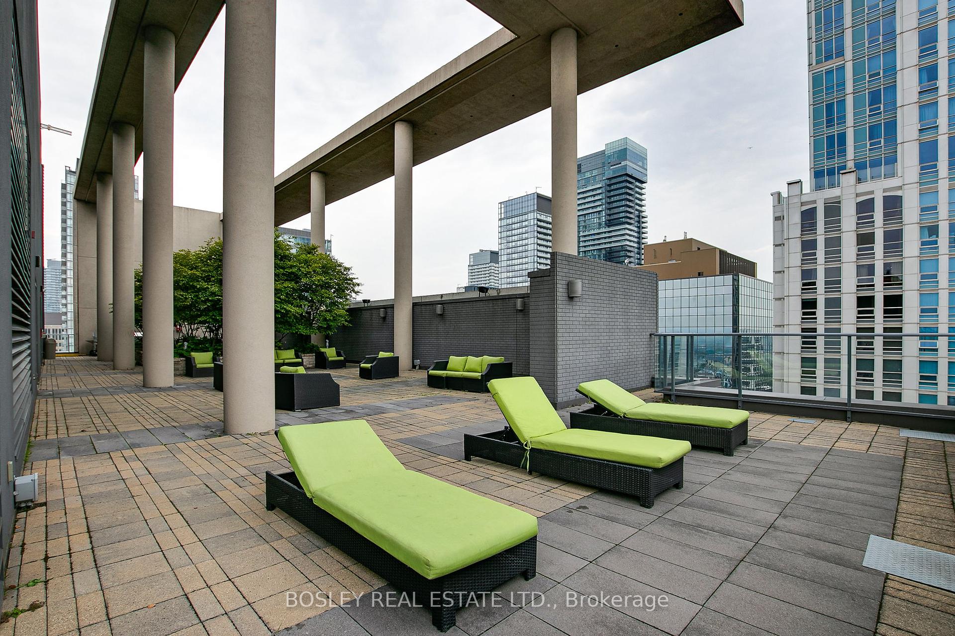 2 Bedrooms Condo at 770 Bay, Toronto For sale