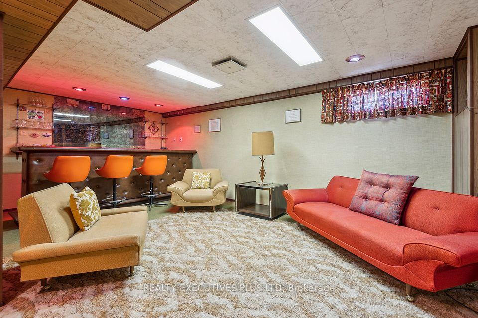 Recreation Room with Dry Bar