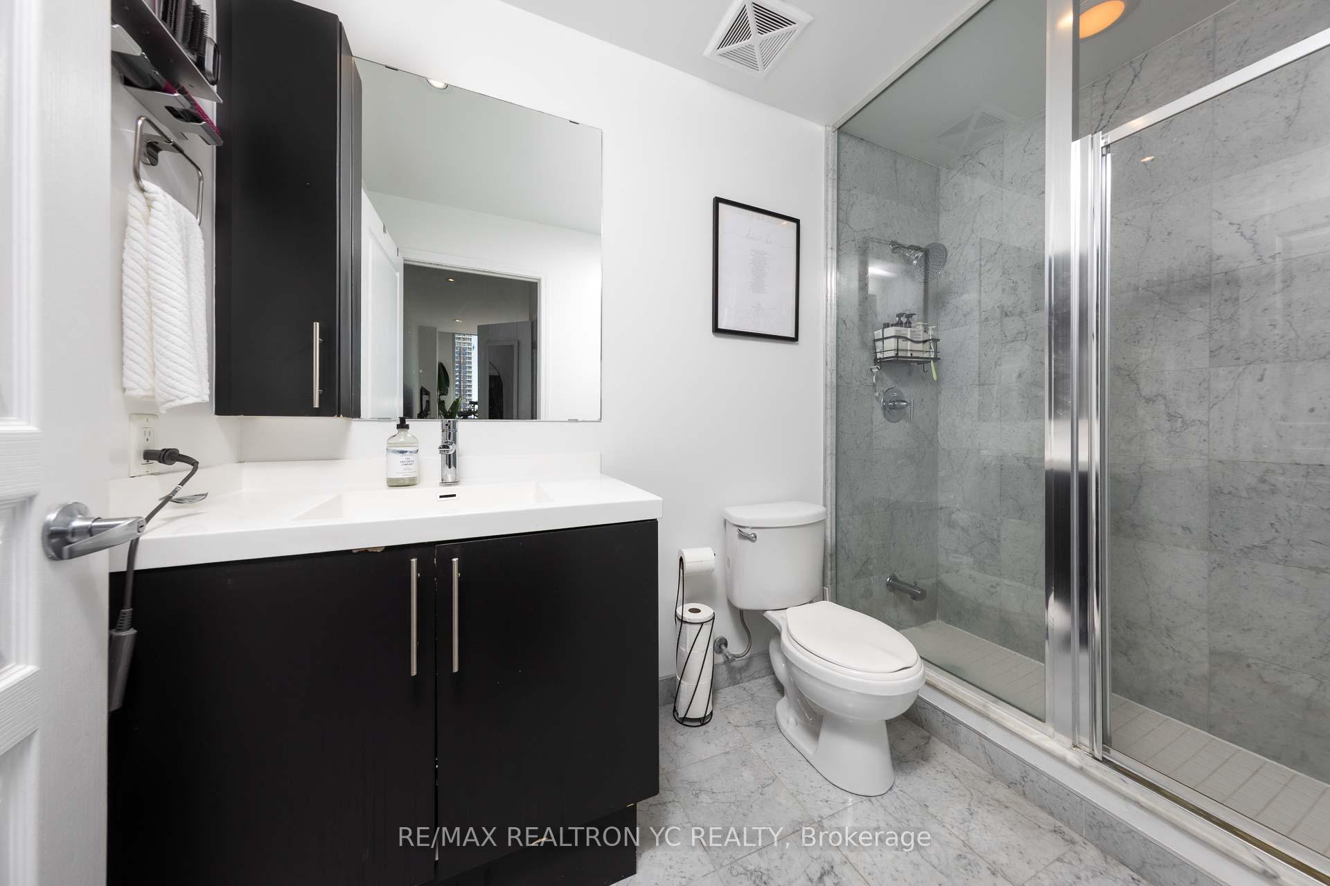 2 Bedrooms Condo at 352 Front, Toronto For sale