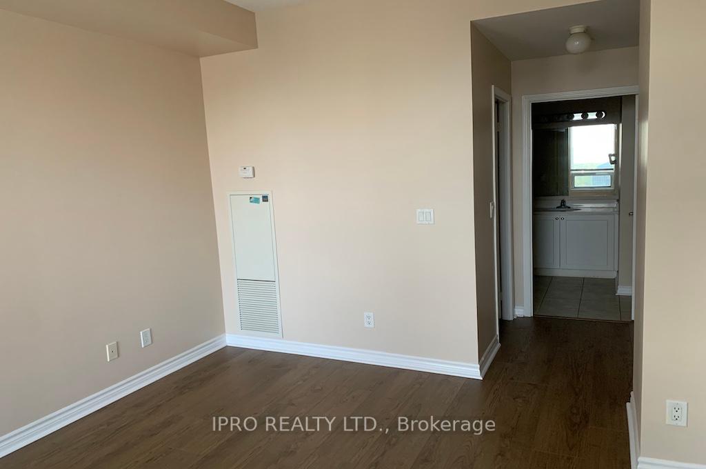 3 Bedrooms Condo at 388 Prince of Wales, Mississauga For sale